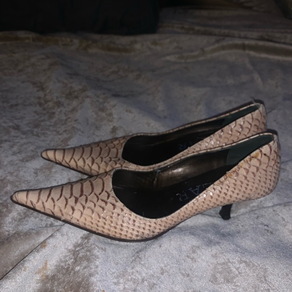 Heel - Picture 2 of 3